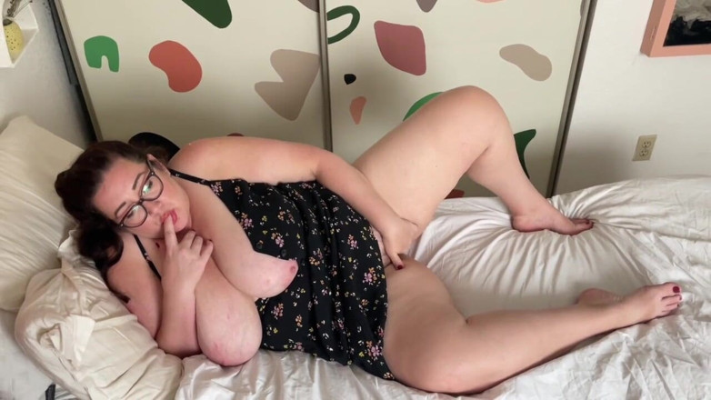 cutejayne: Busty BBW Babe Shows off and Plays with Her Pussy