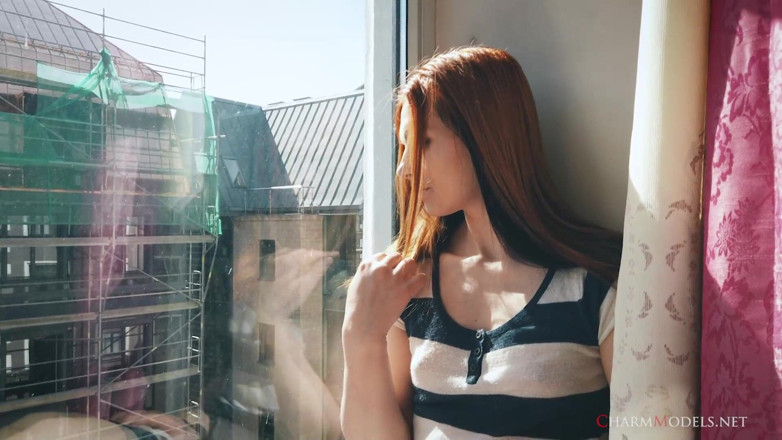 CharmModels: Lea dalam awek berambut merah Sunshine di Tingkap