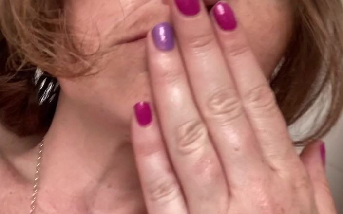 MistressWriggler: 세계 최고의 냄새! 내 보지 향기로운 손가락을 스니핑하는 것은 중독성이 있다