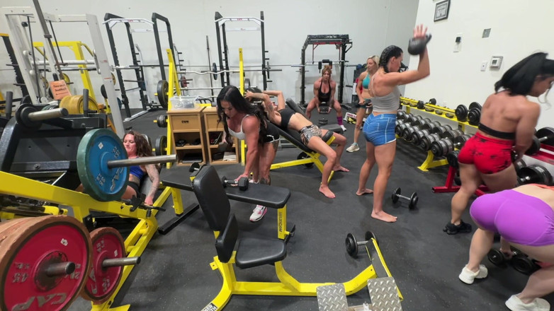 Lora Cross: Naked Gym Workout W Muscle Babes Andi, Tapered P, Vanessa...