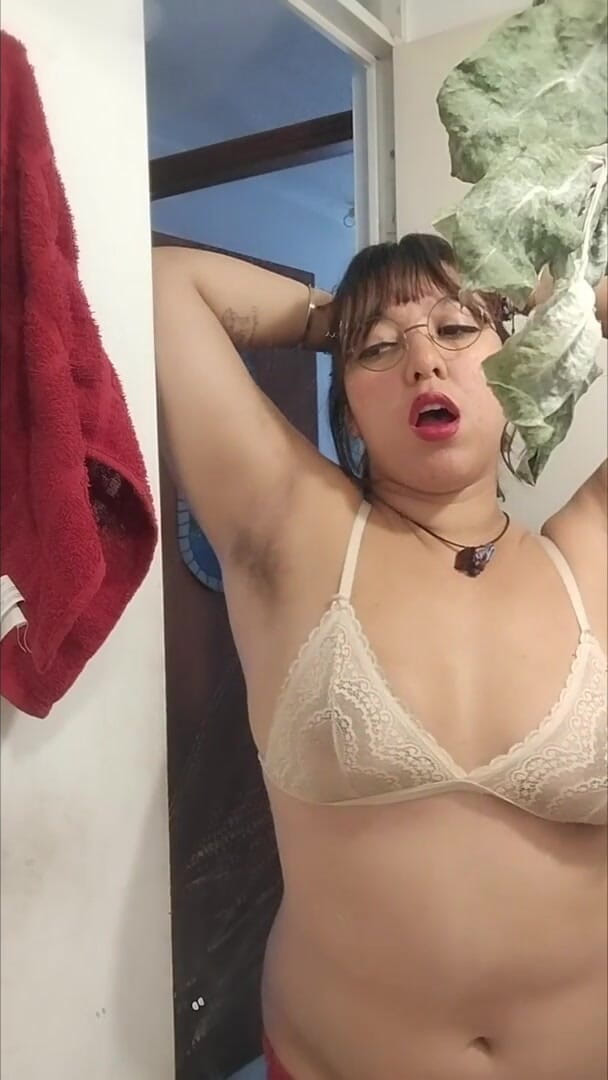 Nana Bela: Washing Hairy Armpits