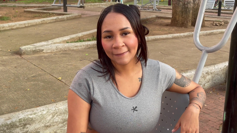 GIULIANA_BIG: Cizinec na ulici mi dává účty výměnou za mou šťavnatou kundičku