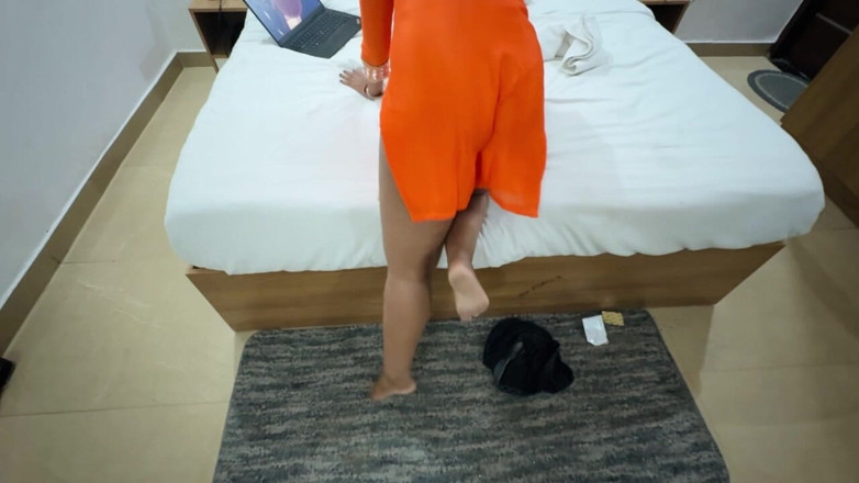 desi_babe1234: Horny Amateur Desi Girl with Huge Ass Loves to Take...