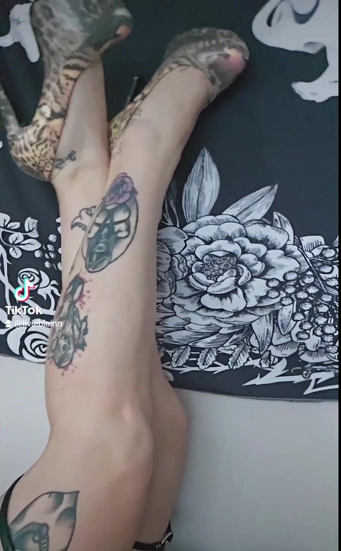 Livie Blainn: 用我的长腿戏弄你