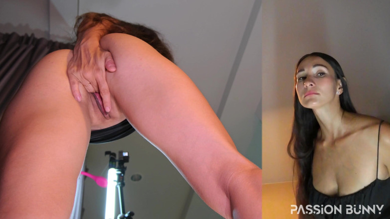 PassionBunny: Vista abajo con orgasmos de masturbación en la cámara facial
