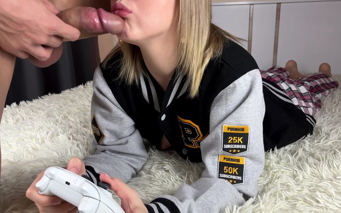 KissAllisse: Mijn stiefzus nam mijn Xbox, dus ik neuk haar in...