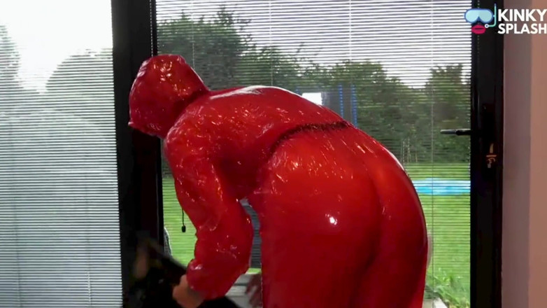 UKCuteGirl Lucy Lauren: 흑형 대물 에 따먹히는 발정난 Pvc 레인 수트