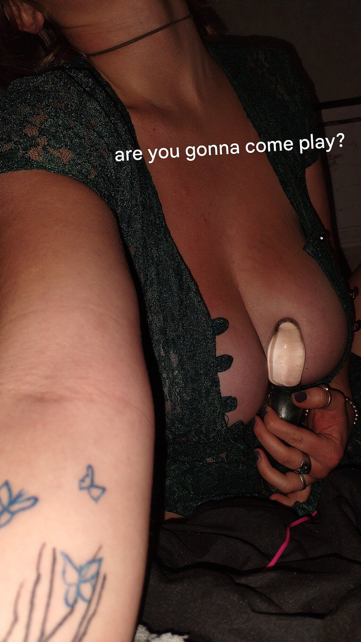 April Sparx: Dildo kaca favoritku