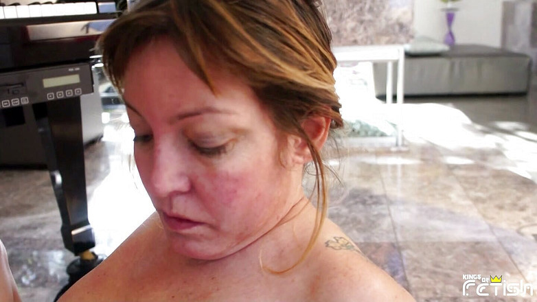 Kings Of Fetish: Возбужденная студентка занимается интенсивным лесбийским сексом с ее татуированной учительницей