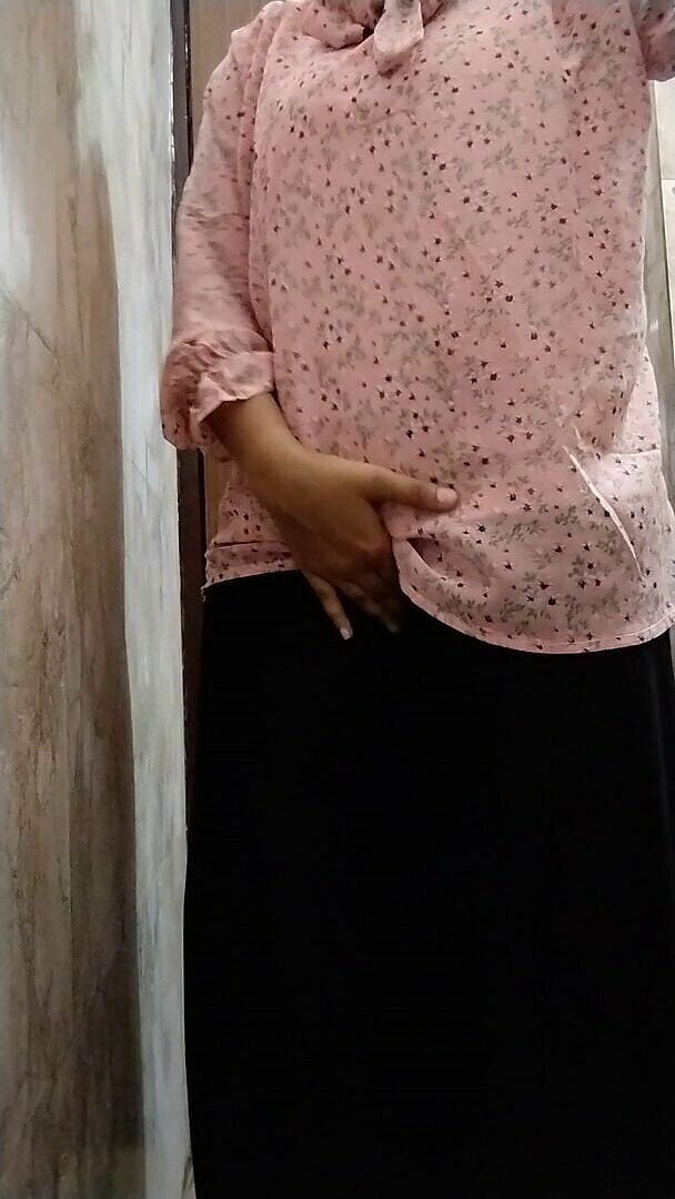 Riyathakur: Tiener Bhabhi geniet van masturbatie