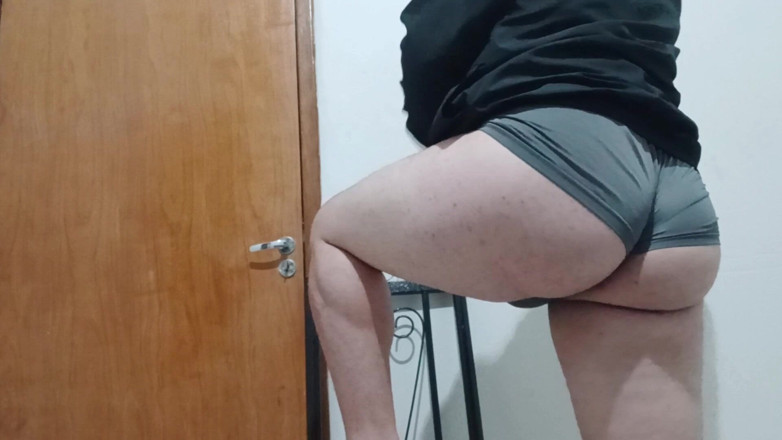 amateurbrazilian: Showing My Fat Ass in Shorts