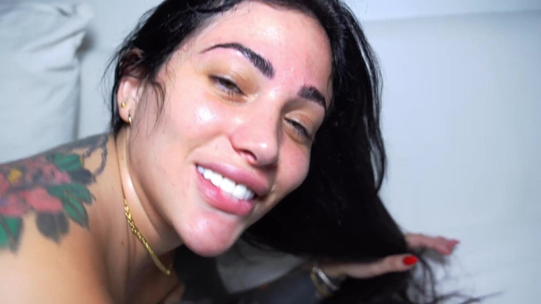 melthoneyy: I Secretly My Friend's Boyfriend While the Owner of the...