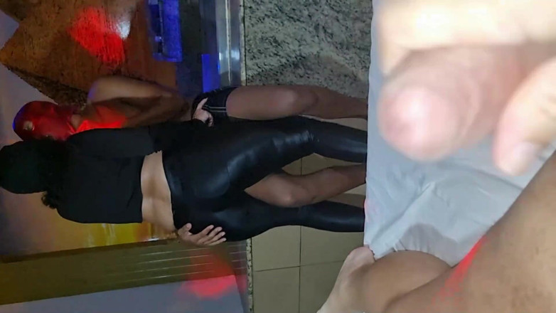 Minhaesposaparaoutro: Soțul se masturbează în timp ce soția se întâlnește cu o neagră