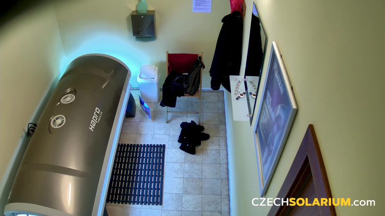 Czech Solarium: Czech Solarium 50: สาวงามผมบลอนด์แก้ผ้าและอวดหีเธอ
