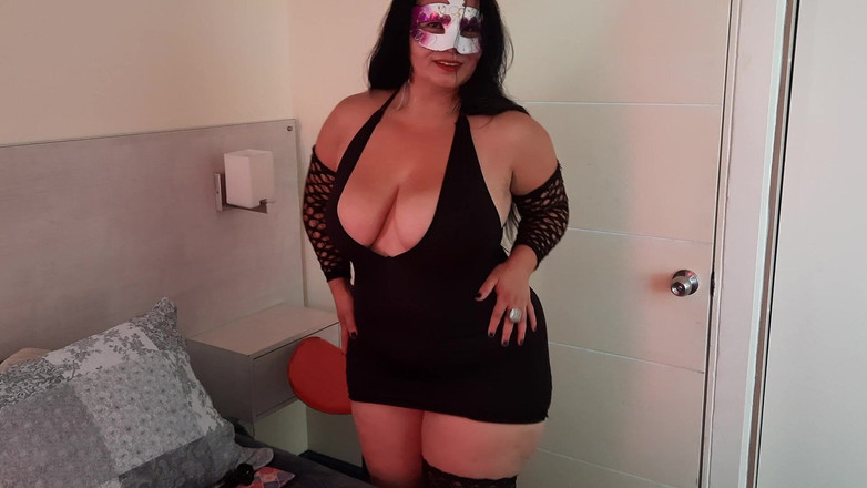 Riderqueen: Üvey anne web kamerası için şov yapıyor