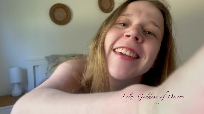 Lily, Goddess of Desire: Aus Sicht der Stieftochter sagt provokante Dinge und ermutigt sie...