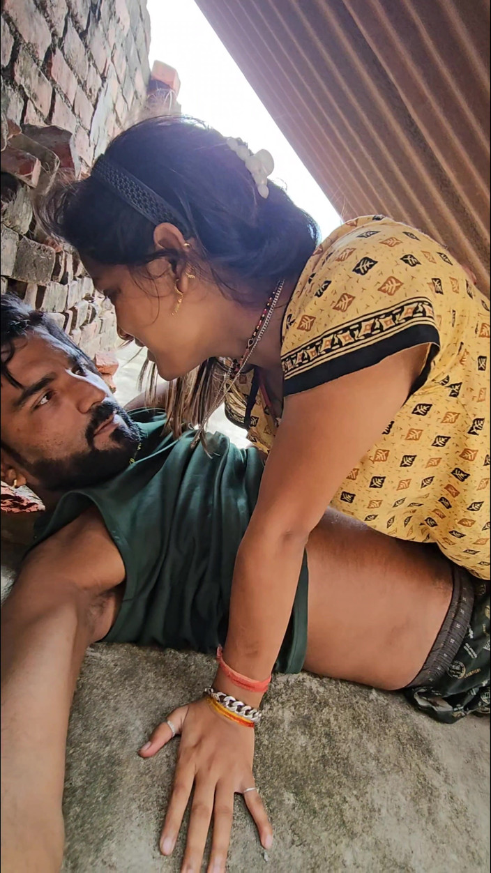 Aalox: Индийская новая девушка дези занимается сексом дома с горячей деревенской девушкой