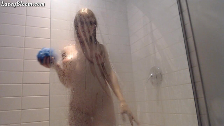 Lacey Bloom: 湿润的T恤淋浴 12：02