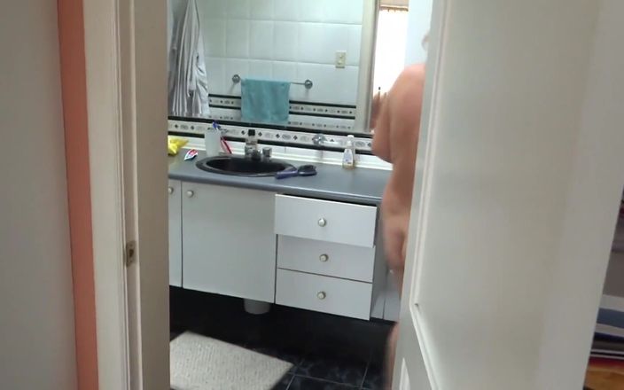 Ardientes69: Op stiefmoeder in de badkamer terwijl ze zich klaarmaakt om...