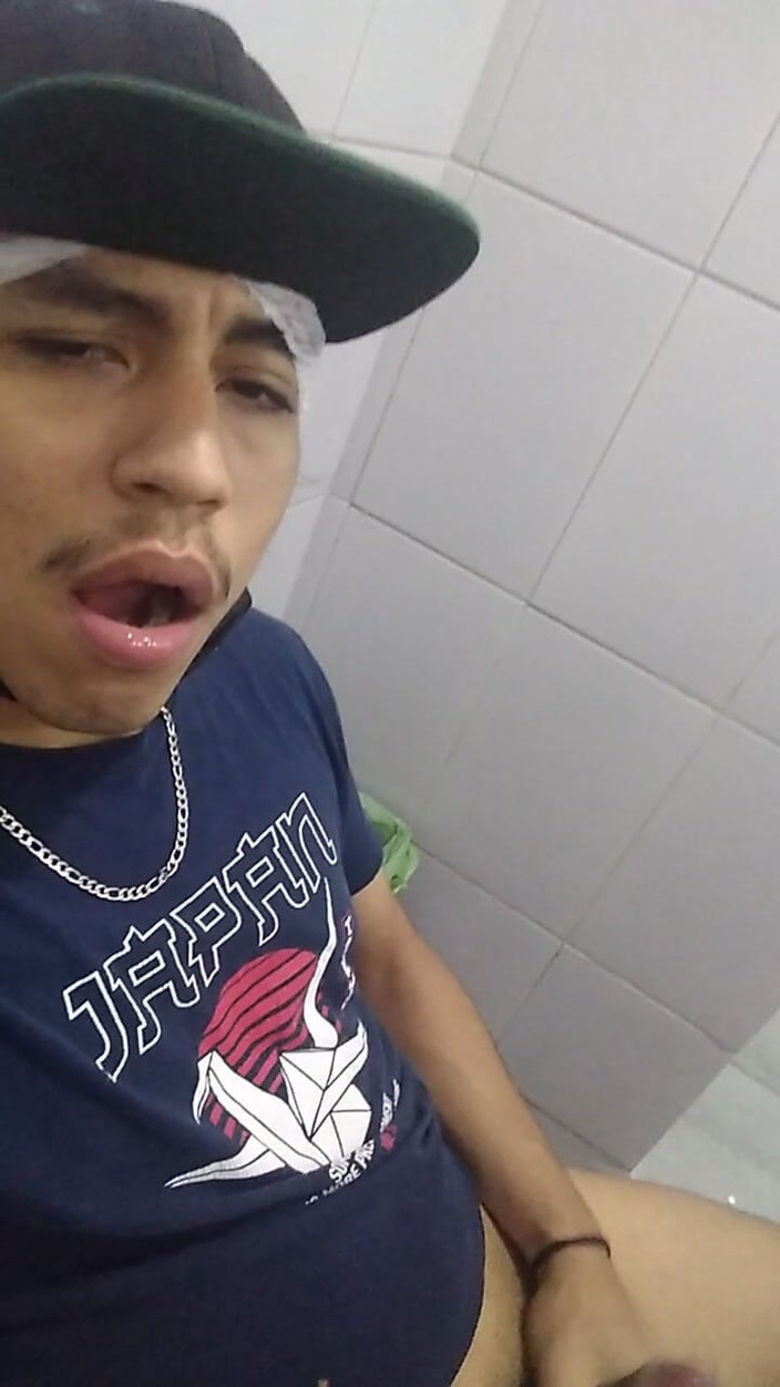 AlexAlejandro13: Mari pergi ke bilik mandi awam sedikit