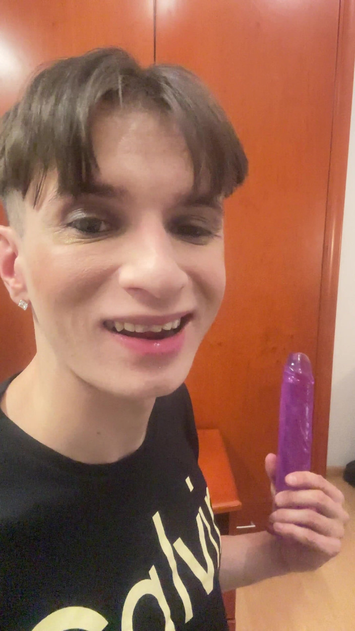 FemmeTwunkie: Cute Twink and Big Toy