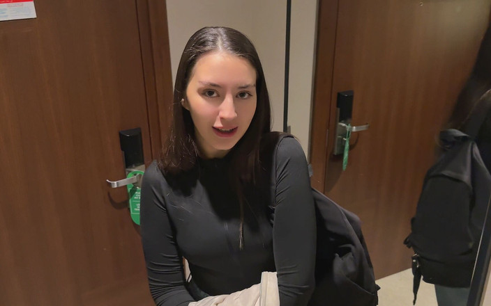 Sugary Kitty: Nowy sąsiad hostelu użył moich ust po przebudzeniu i spust...