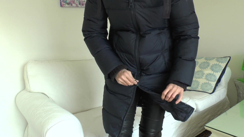 Lady Victoria Valente: Ujian zip pada kot biru gelap, Lady Victoria Valente
