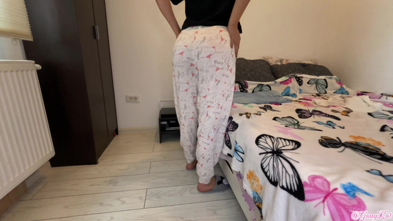GassyKat: Pierdzi z piżamy do obcisłych dżinsów: Śmierdzący Grwm