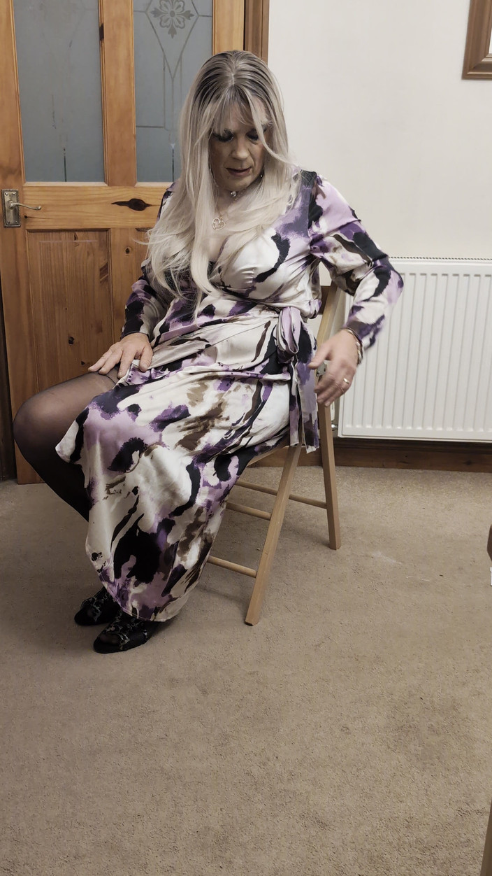 Sarahsatinslut: Satyna, rajstopy, cycki zrobić spermę