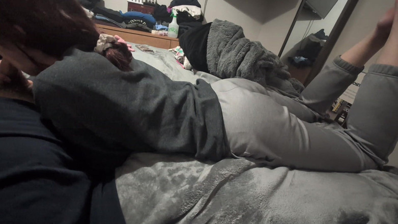 Mimiandevan: Joacă cu picioarele soției în timpul muii cu vedere la persoana 1