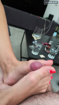 Footjob lucu!