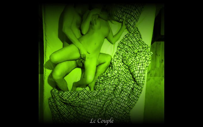 LC couple: Um vídeo de visão noturna do quarto de hotel de...