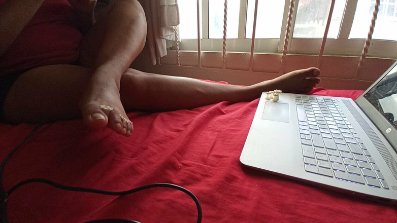 Karmicoxv: Fetysz stóp. Moja żona, jej paznokcie