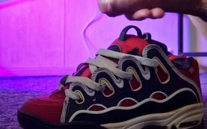 Sneakersmax98: Leker med sneakers Osiris och kommer inuti