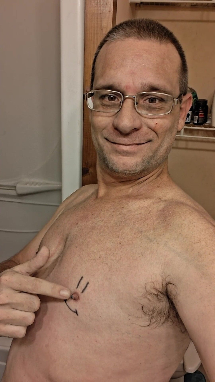 DubeSnackes: Dubesnackes, Montrant Son Temps, Savonner Et Caresser Son Corps Sexy.