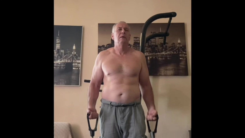 Alex Art: Uomo forte che si masturba dopo l'allenamento