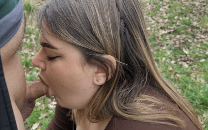 EvStPorno: Kouření v lese, polykám všechno sperma. Orální výstřik