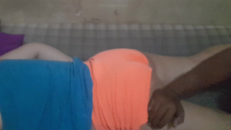 Angelina pop: मुंडा हेडबैंड के साथ महिला की शादी की पोशाक