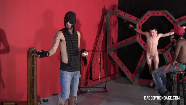 Bad boys bootcamp: Ils aiment le faire mendiser