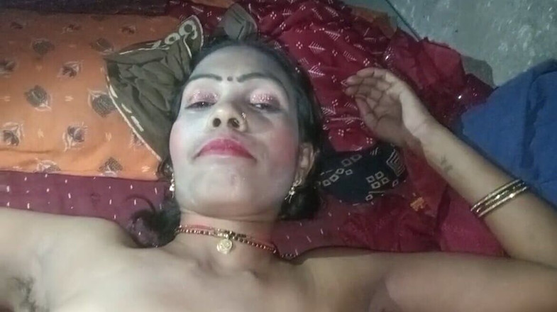 RadhaDevi: Desi bhabhi fickt nachbarsjungen