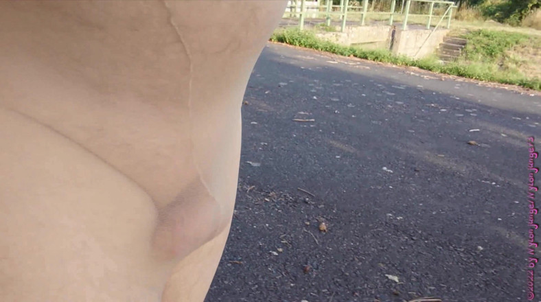 Carmen_Nylonjunge: Outside in pantyhose at the clearing pond