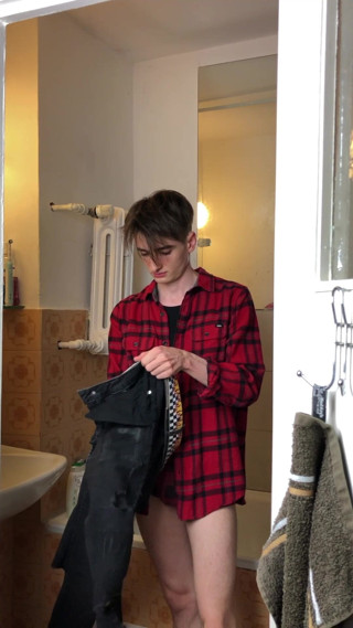 Gunter Meiner: Skinny Boy Jerks off in the Shower