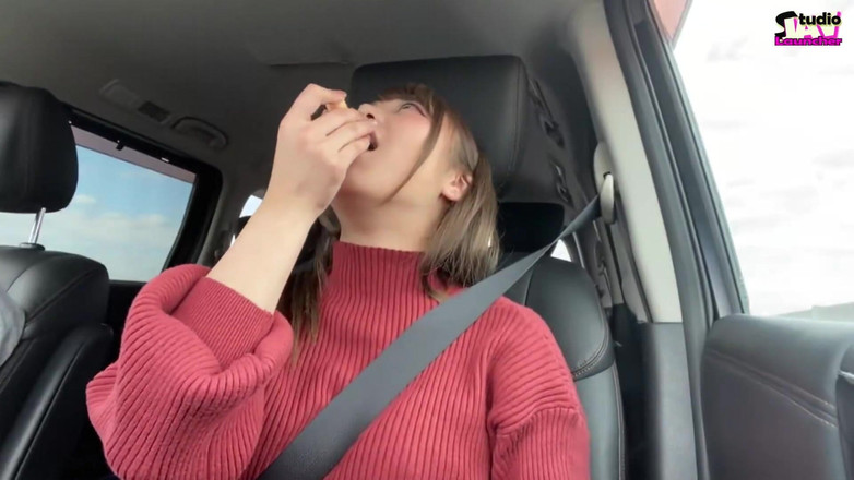 Studio JAV Launcher: Grin, femme de bureau gaie, prend la base et savoure...