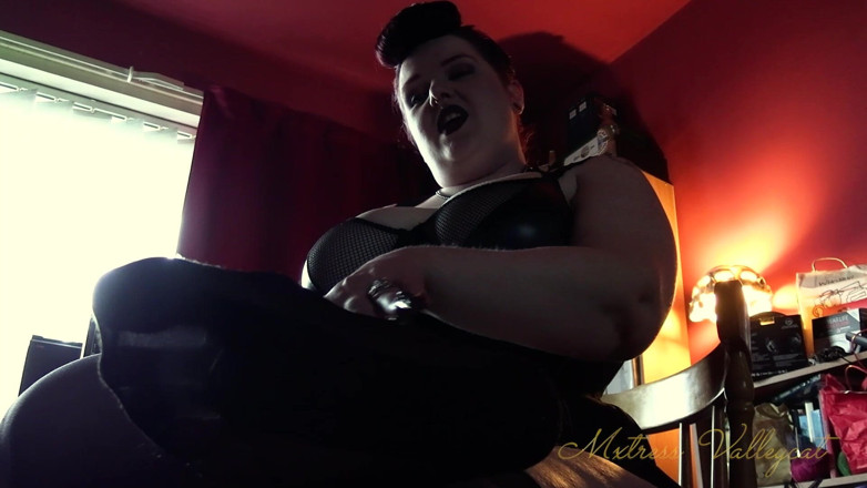 Mxtress Valleycat: Sniff Stroke and Spend for My Stockings