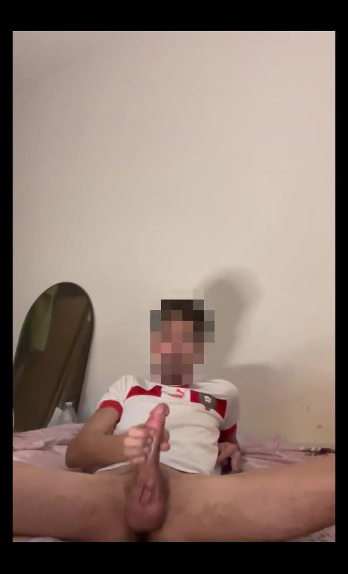 ARAB HUNG TWINK: 뚱뚱한 자지를 따먹고 발과 양말 숭배를 요청하는 아랍 축구 선수