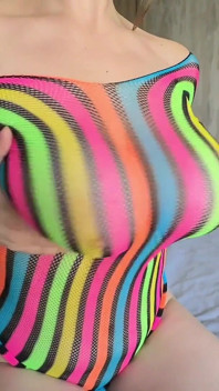 Une étudiante aux gros seins adore baiser