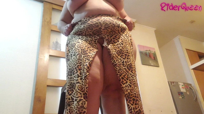 Riderqueen BBW Step Mom Latina Ebony: Macocha tańczy dla ogromnego kutasa w stroju tygrysicy