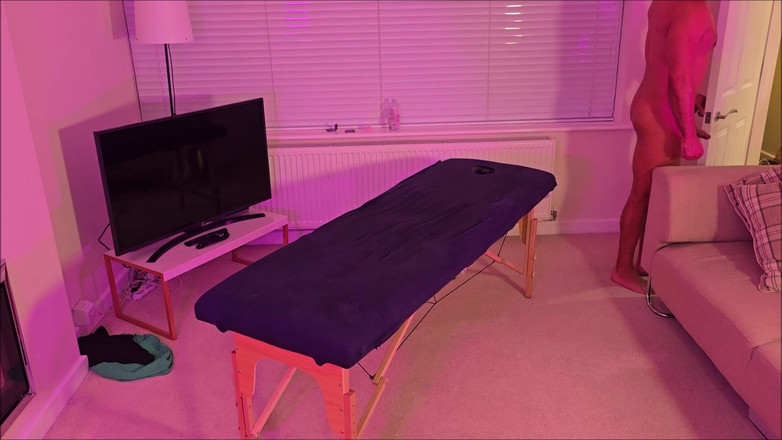 MassageRoomX: Swinger-masseuse komt terug voor haar massage