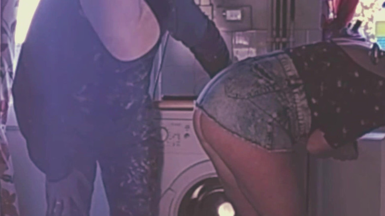 The adventures of Kylie Britain: L'idraulico si bagna Kylie....