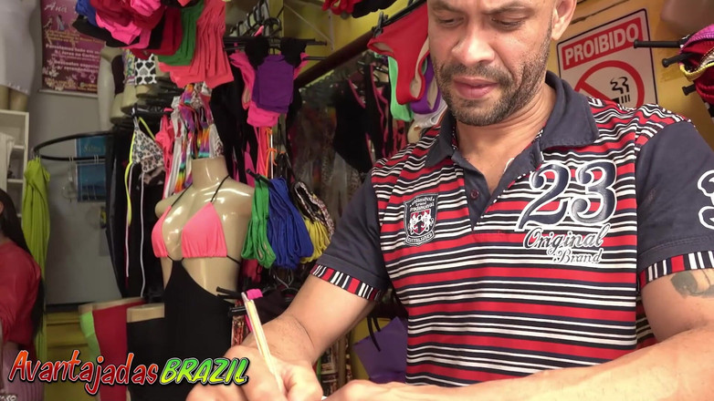 Avantajadas Brazil: विक्रेता सुंदर उपहार में दिए गए Transex के साथ सेक्स किया था